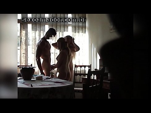 ❤️ Sexvänner bjuder in en gigantisk man och en trekant med honom ❌ Pornvideo at sv.pornjk.ru ️❤