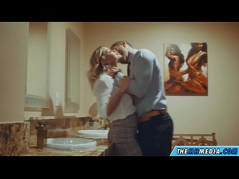 ❤️ När en bystig blondin förför dig på en offentlig toalett ❌ Pornvideo at sv.pornjk.ru ️❤